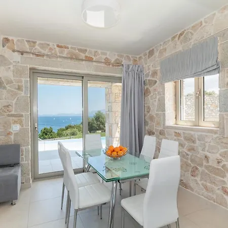 Akoni Villa Katomerion