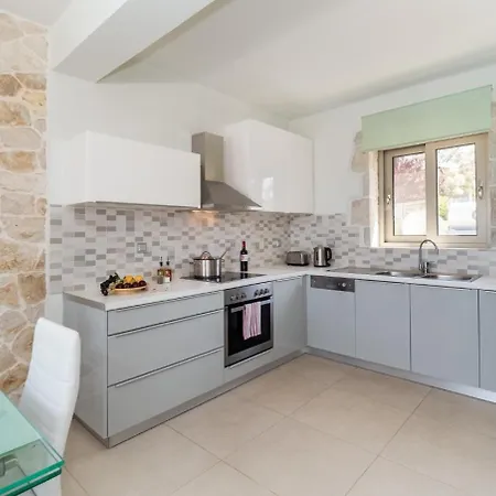 Akoni Βίλα Κατομέρι