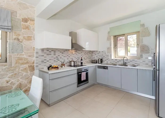 Akoni Βίλα Κατομέρι